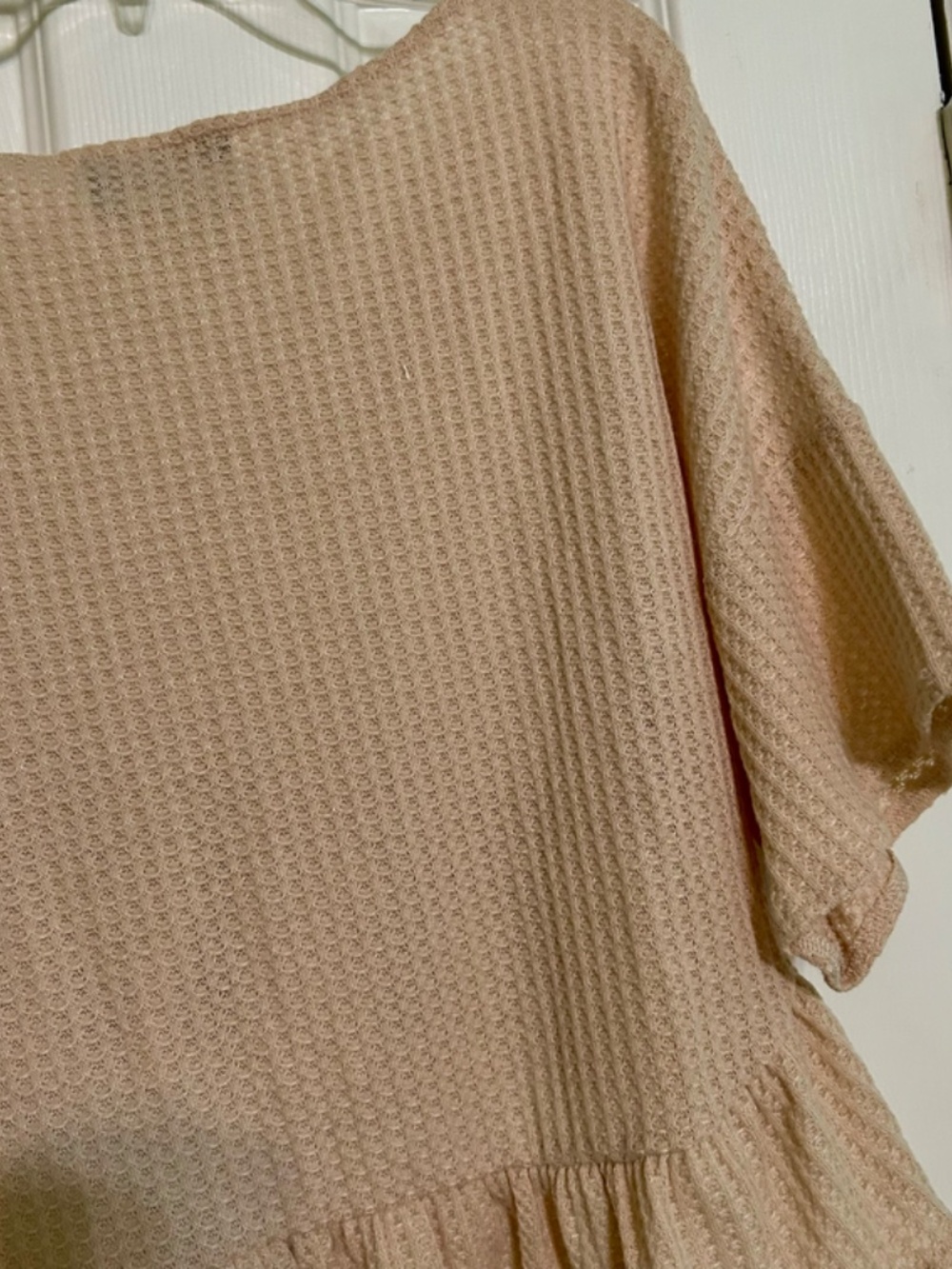 Beige Crop Top Crochet Overlay Ruffle Hem Short Sleeves HiLow Vneck XSmall - Picture 10 of 12